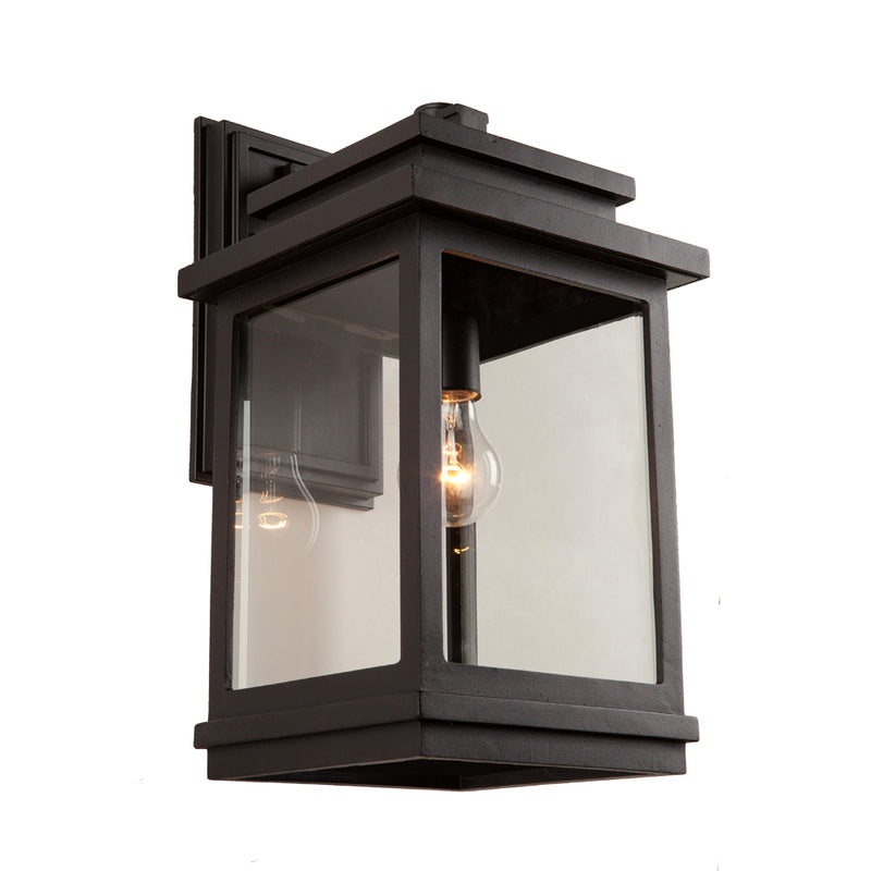 One Light Outdoor Wall Mount<br /><span style="color:#4AB0CE;">Entrega: 4-10 dias en USA</span><br /><span style="color:#4AB0CE;font-size:60%;">PREGUNTE POR ENTREGA EN PANAMA</span><br />Collection: Freemont<br />Finish: Oil Rubbed Bronze