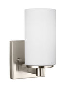 One Light Wall / Bath Sconce<br /><span style="color:#4AB0CE;">Entrega: 4-10 dias en USA</span><br /><span style="color:#4AB0CE;font-size:60%;">PREGUNTE POR ENTREGA EN PANAMA</span><br />Collection: Hettinger<br />Finish: Brushed Nickel