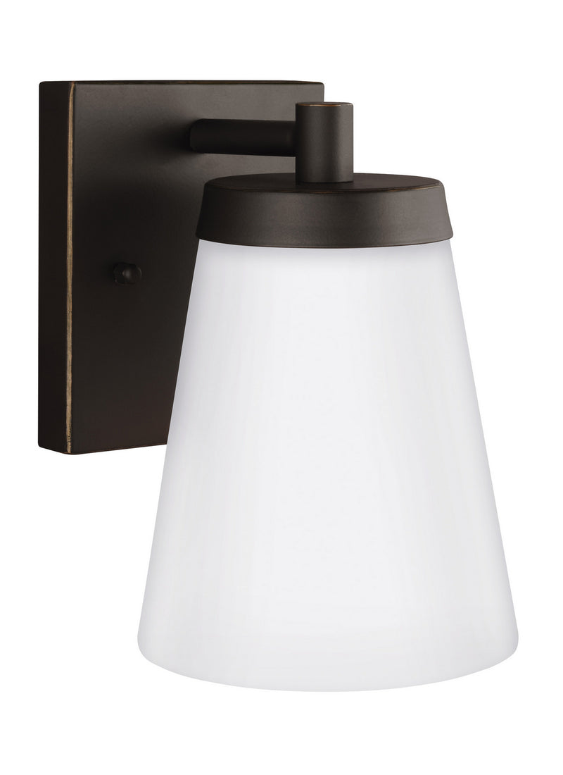 One Light Outdoor Wall Lantern<br /><span style="color:#4AB0CE;">Entrega: 4-10 dias en USA</span><br /><span style="color:#4AB0CE;font-size:60%;">PREGUNTE POR ENTREGA EN PANAMA</span><br />Collection: Renville<br />Finish: Antique Bronze