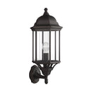 One Light Outdoor Wall Lantern<br /><span style="color:#4AB0CE;">Entrega: 13-14 semanas en USA</span><br /><span style="color:#4AB0CE;font-size:60%;">PREGUNTE POR ENTREGA EN PANAMA</span><br />Collection: Sevier<br />Finish: Antique Bronze
