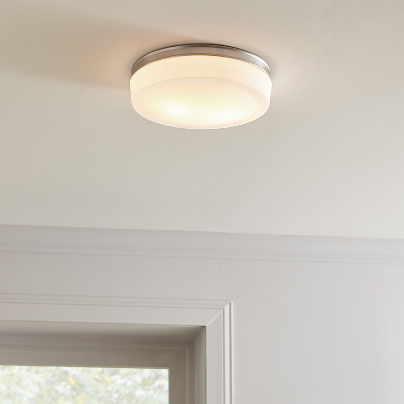 Two Light Flush Mount<br /><span style="color:#4AB0CE;">Entrega: 4-10 dias en USA</span><br /><span style="color:#4AB0CE;font-size:60%;">PREGUNTE POR ENTREGA EN PANAMA</span><br />Collection: Issen<br />Finish: Satin Nickel