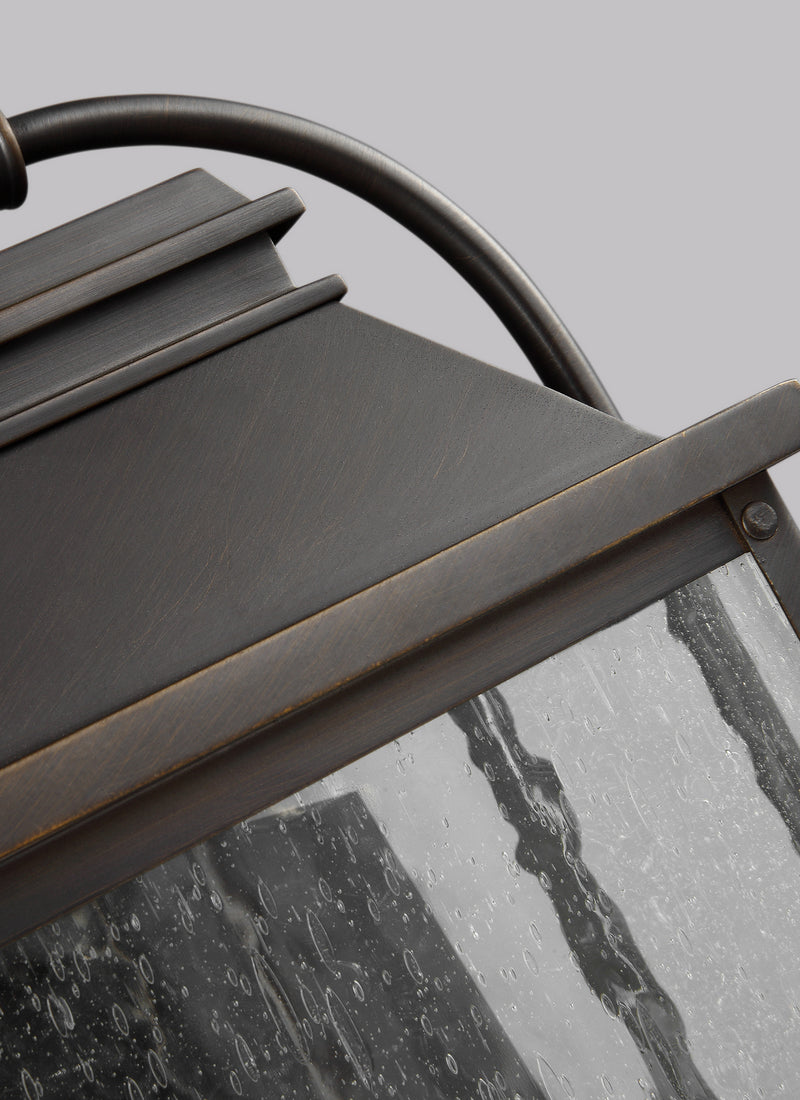 Three Light Lantern<br /><span style="color:#4AB0CE;">Entrega: 4-10 dias en USA</span><br /><span style="color:#4AB0CE;font-size:60%;">PREGUNTE POR ENTREGA EN PANAMA</span><br />Collection: Wellsworth<br />Finish: Antique Bronze