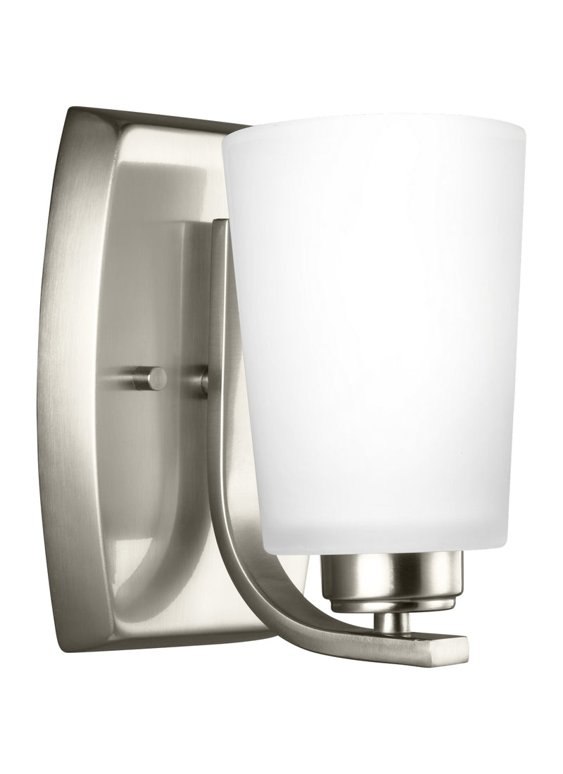 One Light Wall / Bath Sconce<br /><span style="color:#4AB0CE;">Entrega: 4-10 dias en USA</span><br /><span style="color:#4AB0CE;font-size:60%;">PREGUNTE POR ENTREGA EN PANAMA</span><br />Collection: Franport<br />Finish: Brushed Nickel
