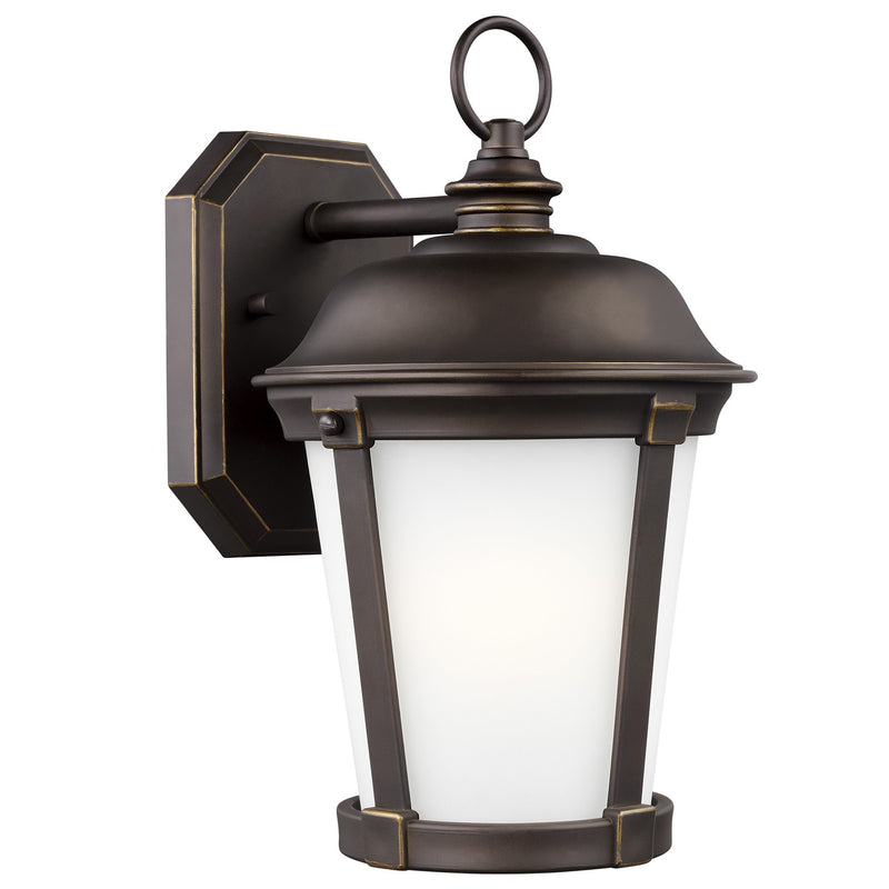 One Light Outdoor Wall Lantern<br /><span style="color:#4AB0CE;">Entrega: 4-10 dias en USA</span><br /><span style="color:#4AB0CE;font-size:60%;">PREGUNTE POR ENTREGA EN PANAMA</span><br />Collection: Calder<br />Finish: Antique Bronze