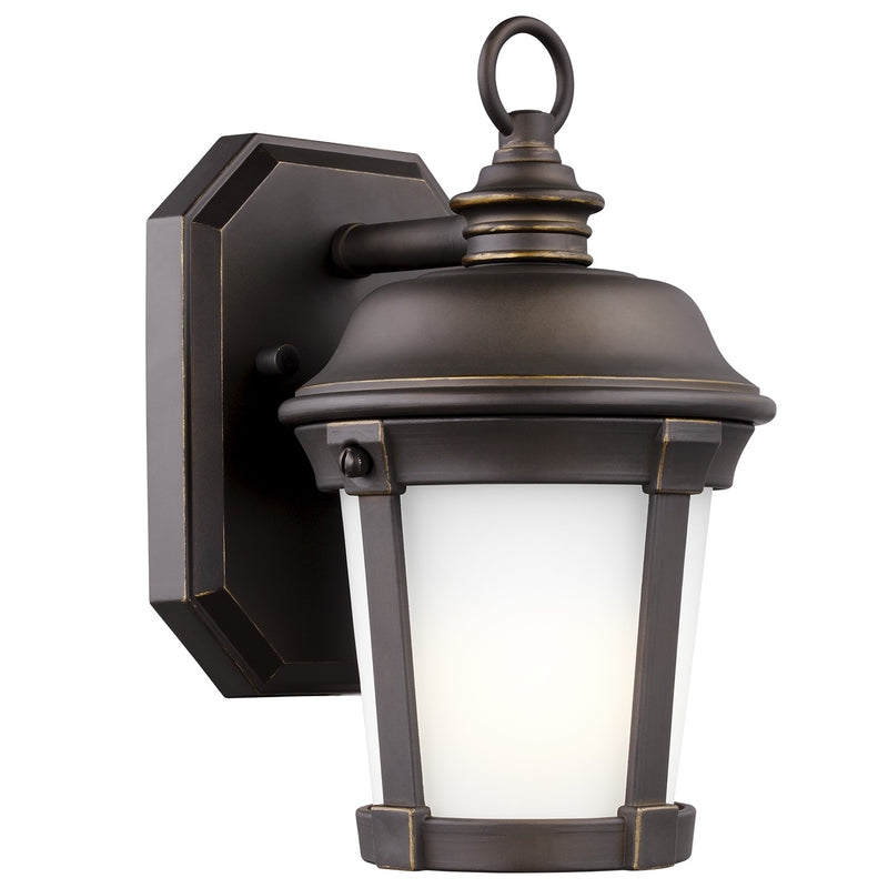 One Light Outdoor Wall Lantern<br /><span style="color:#4AB0CE;">Entrega: 4-10 dias en USA</span><br /><span style="color:#4AB0CE;font-size:60%;">PREGUNTE POR ENTREGA EN PANAMA</span><br />Collection: Calder<br />Finish: Antique Bronze