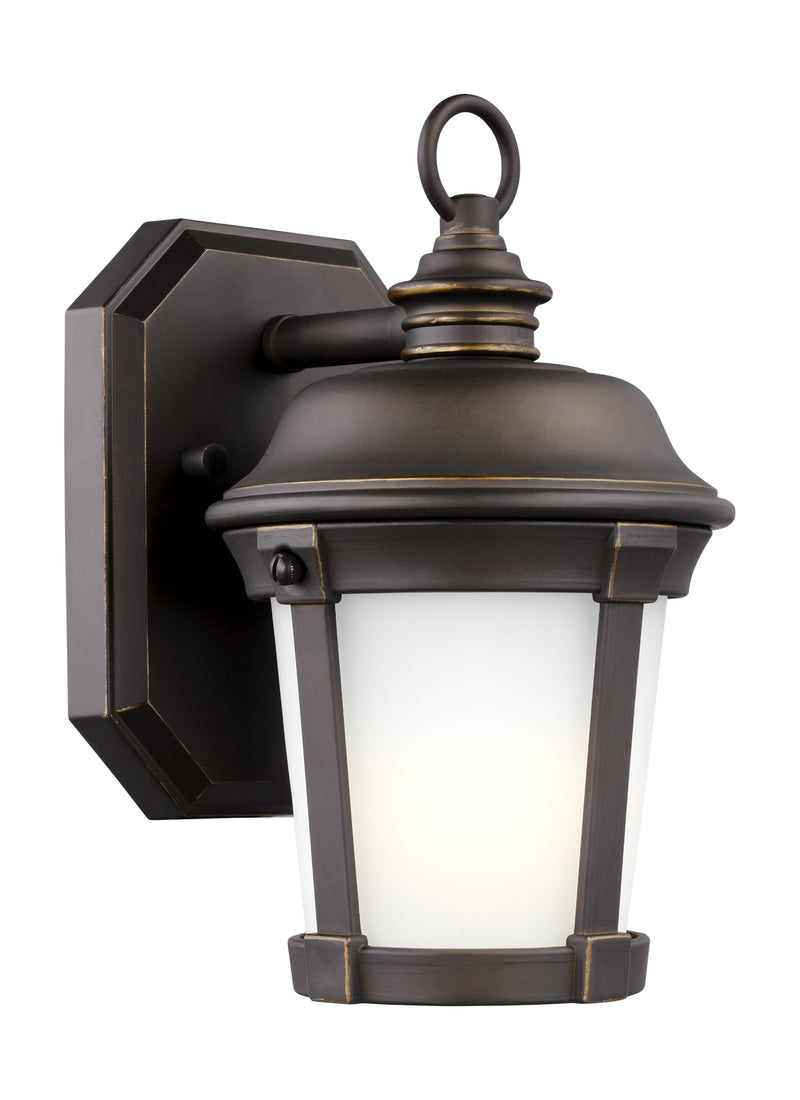 One Light Outdoor Wall Lantern<br /><span style="color:#4AB0CE;">Entrega: 4-10 dias en USA</span><br /><span style="color:#4AB0CE;font-size:60%;">PREGUNTE POR ENTREGA EN PANAMA</span><br />Collection: Calder<br />Finish: Antique Bronze