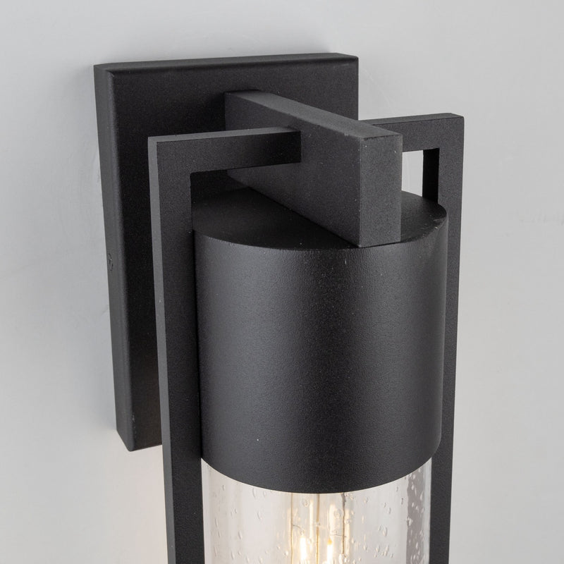 LED Outdoor Wall Mount<br /><span style="color:#4AB0CE;">Entrega: 4-10 dias en USA</span><br /><span style="color:#4AB0CE;font-size:60%;">PREGUNTE POR ENTREGA EN PANAMA</span><br />Collection: Bond<br />Finish: Black