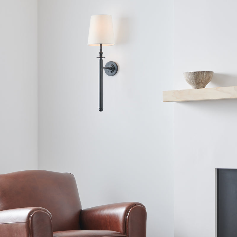 One Light Wall Sconce<br /><span style="color:#4AB0CE;">Entrega: 4-10 dias en USA</span><br /><span style="color:#4AB0CE;font-size:60%;">PREGUNTE POR ENTREGA EN PANAMA</span><br />Collection: Capri<br />Finish: Aged Iron