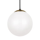 One Light Pendant<br /><span style="color:#4AB0CE;">Entrega: 4-10 dias en USA</span><br /><span style="color:#4AB0CE;font-size:60%;">PREGUNTE POR ENTREGA EN PANAMA</span><br />Collection: Leo - Hanging Globe<br />Finish: Satin Brass