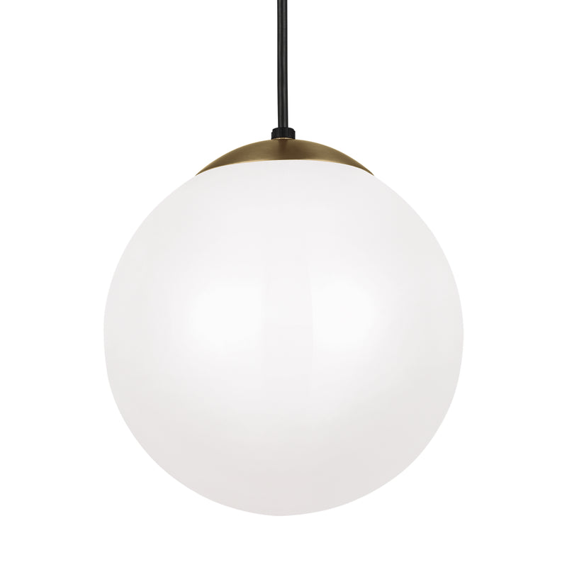 One Light Pendant<br /><span style="color:#4AB0CE;">Entrega: 4-10 dias en USA</span><br /><span style="color:#4AB0CE;font-size:60%;">PREGUNTE POR ENTREGA EN PANAMA</span><br />Collection: Leo - Hanging Globe<br />Finish: Satin Brass