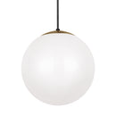 One Light Pendant<br /><span style="color:#4AB0CE;">Entrega: 4-10 dias en USA</span><br /><span style="color:#4AB0CE;font-size:60%;">PREGUNTE POR ENTREGA EN PANAMA</span><br />Collection: Leo - Hanging Globe<br />Finish: Satin Brass
