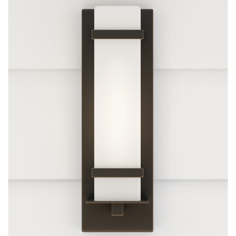 One Light Outdoor Wall Lantern<br /><span style="color:#4AB0CE;">Entrega: 4-10 dias en USA</span><br /><span style="color:#4AB0CE;font-size:60%;">PREGUNTE POR ENTREGA EN PANAMA</span><br />Collection: Alban<br />Finish: Antique Bronze