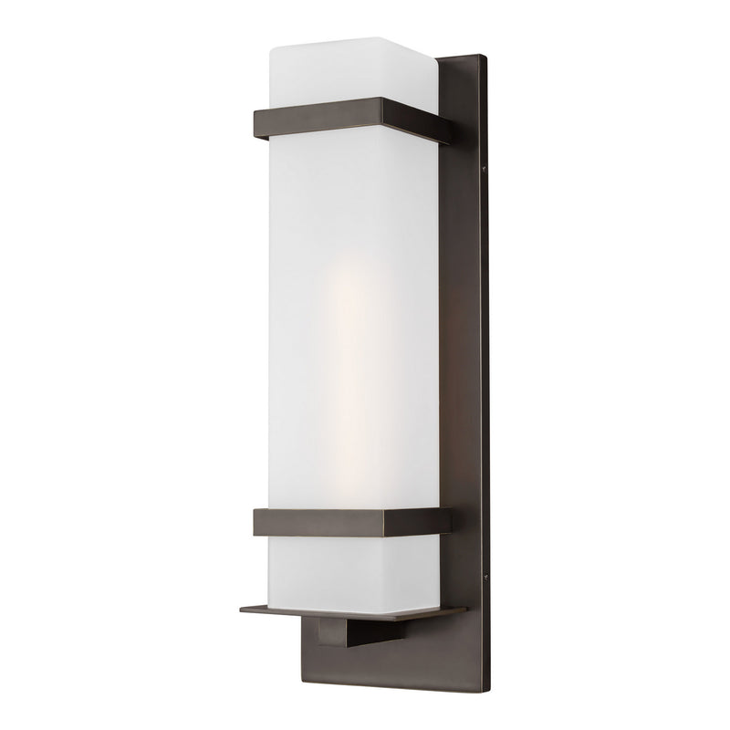 One Light Outdoor Wall Lantern<br /><span style="color:#4AB0CE;">Entrega: 4-10 dias en USA</span><br /><span style="color:#4AB0CE;font-size:60%;">PREGUNTE POR ENTREGA EN PANAMA</span><br />Collection: Alban<br />Finish: Antique Bronze