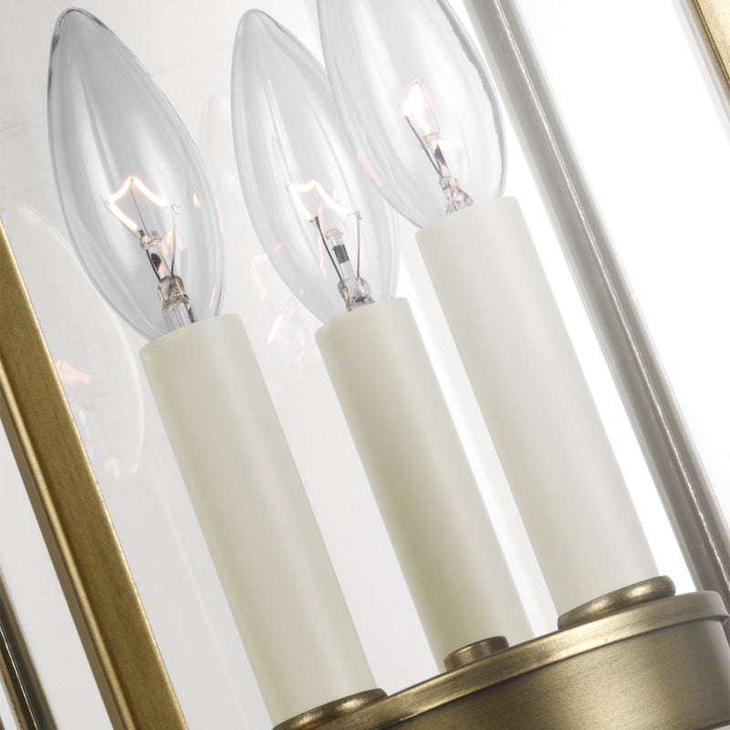 Three Light Post Lantern<br /><span style="color:#4AB0CE;">Entrega: 4-10 dias en USA</span><br /><span style="color:#4AB0CE;font-size:60%;">PREGUNTE POR ENTREGA EN PANAMA</span><br />Collection: Wellsworth<br />Finish: Painted Distressed Brass