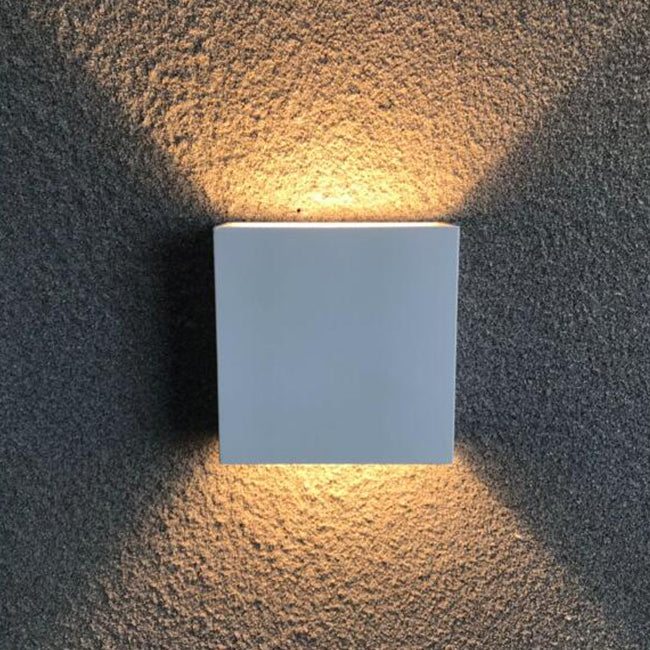 LÁMPARA DE PARED MODERNA CON LUZ ARQUITECTONICA PARA EXTERIOR 4W 400LM 3000K IP65.