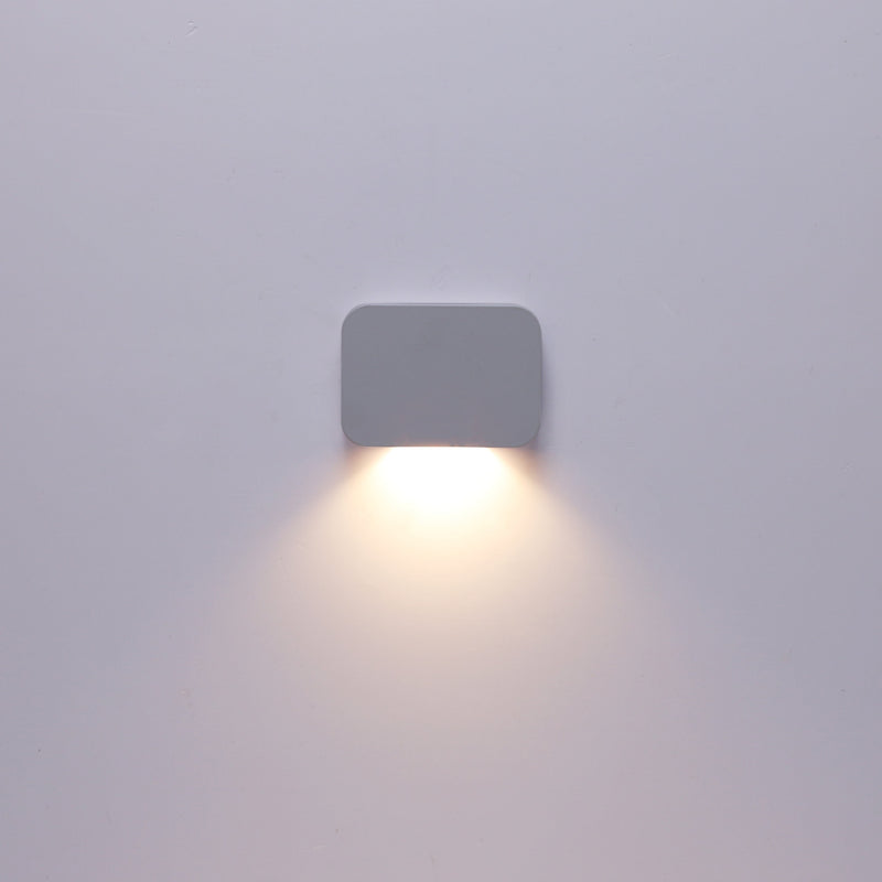 LÁMPARA DE PARED EXTERIOR DECORATIVA LED 1W, EMITE 60LM, TONALIDAD DE 3000K, 100-240V, IP65, ACABADO GRIS.