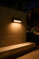 LÁMPARA DE EXTERIOR DECORATIVA LED 13W, EMITE 192LM, TONALIDAD 3000K, 100-277V, 50-60HZ, ACABADO NEGRO MATE.