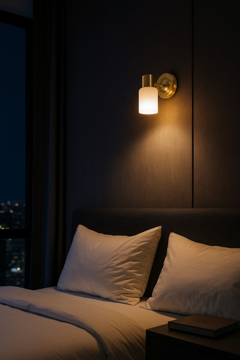 LÁMPARA DE PARED O TECHO DECORATIVA 1XE7-40W (NO INCLUIDO) ACABADO BRASS / METAL VIDRIO.