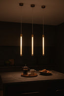 LÁMPARA COLGANTE DECORATIVA CON LUZ  LED 6W ACABADO GOLDEN / ACRÍLICO.