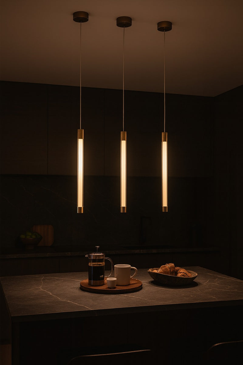 LÁMPARA COLGANTE DECORATIVA CON LUZ  LED 6W ACABADO GOLDEN / ACRÍLICO.