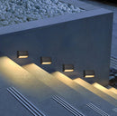 LÁMPARA DE PARED PARA EXTERIORES O INTERIORES SUPERFICIAL LED 3W, 300LUMENS, 3000K, 110-240V 50/60HZ.