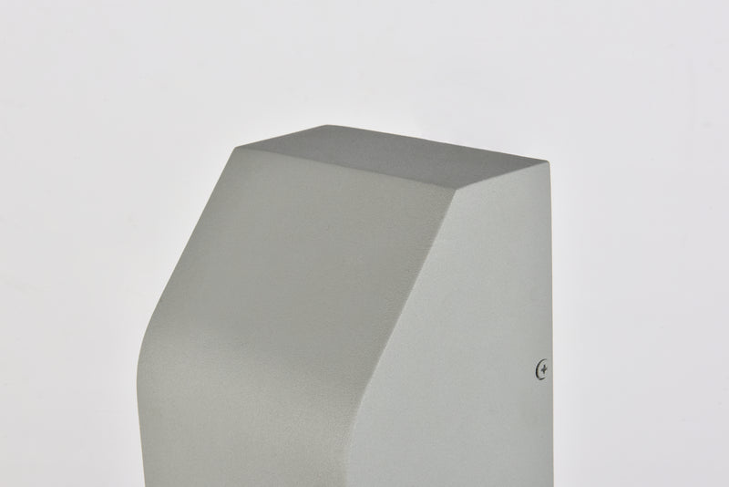 LED Outdoor Wall Lamp<br /><span style="color:#4AB0CE;">Entrega: 4-10 dias en USA</span><br /><span style="color:#4AB0CE;font-size:60%;">PREGUNTE POR ENTREGA EN PANAMA</span><br />Collection: Raine<br />Finish: Silver