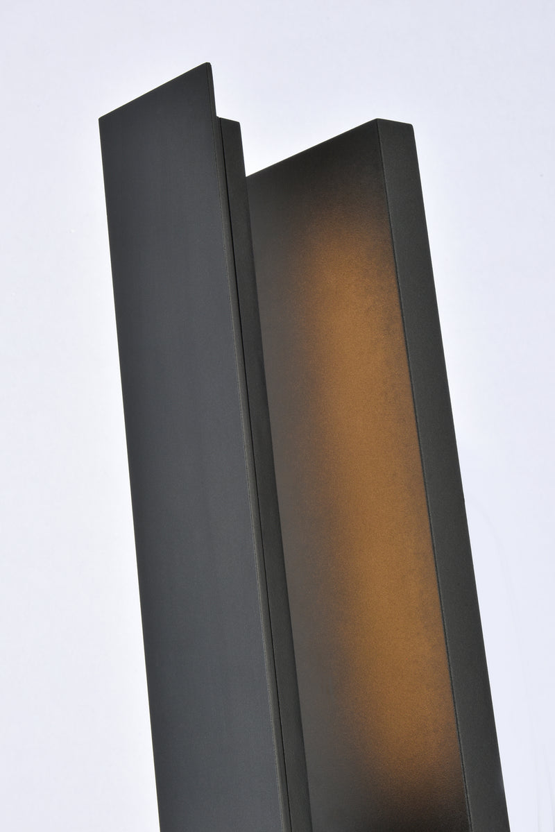 LED Outdoor Wall Lamp<br /><span style="color:#4AB0CE;">Entrega: 4-10 dias en USA</span><br /><span style="color:#4AB0CE;font-size:60%;">PREGUNTE POR ENTREGA EN PANAMA</span><br />Collection: Raine<br />Finish: black