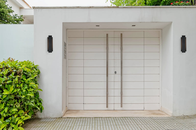 LED Outdoor Wall Lamp<br /><span style="color:#4AB0CE;">Entrega: 4-10 dias en USA</span><br /><span style="color:#4AB0CE;font-size:60%;">PREGUNTE POR ENTREGA EN PANAMA</span><br />Collection: Raine<br />Finish: black
