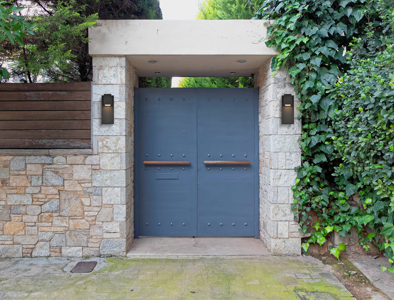 LED Outdoor Wall Lamp<br /><span style="color:#4AB0CE;">Entrega: 4-10 dias en USA</span><br /><span style="color:#4AB0CE;font-size:60%;">PREGUNTE POR ENTREGA EN PANAMA</span><br />Collection: Raine<br />Finish: black