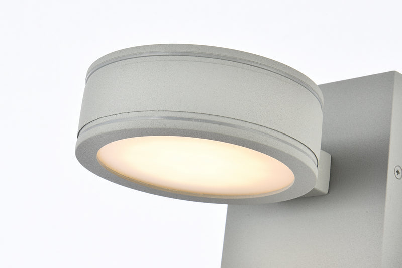 LED Outdoor Wall Lamp<br /><span style="color:#4AB0CE;">Entrega: 4-10 dias en USA</span><br /><span style="color:#4AB0CE;font-size:60%;">PREGUNTE POR ENTREGA EN PANAMA</span><br />Collection: Raine<br />Finish: Silver