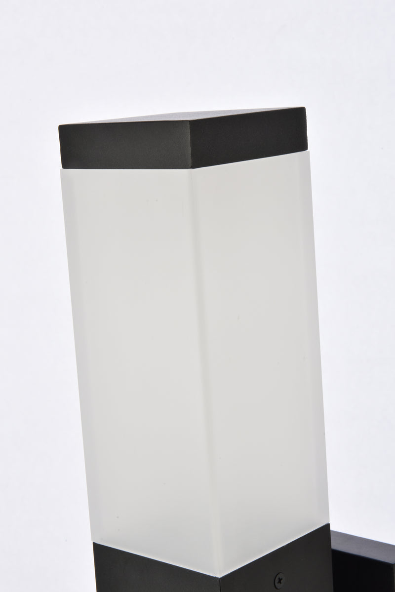 LED Outdoor Wall Lamp<br /><span style="color:#4AB0CE;">Entrega: 4-10 dias en USA</span><br /><span style="color:#4AB0CE;font-size:60%;">PREGUNTE POR ENTREGA EN PANAMA</span><br />Collection: Raine<br />Finish: black