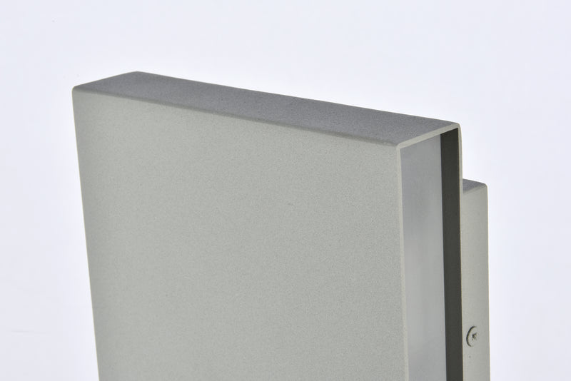 LED Outdoor Wall Lamp<br /><span style="color:#4AB0CE;">Entrega: 4-10 dias en USA</span><br /><span style="color:#4AB0CE;font-size:60%;">PREGUNTE POR ENTREGA EN PANAMA</span><br />Collection: Raine<br />Finish: Silver