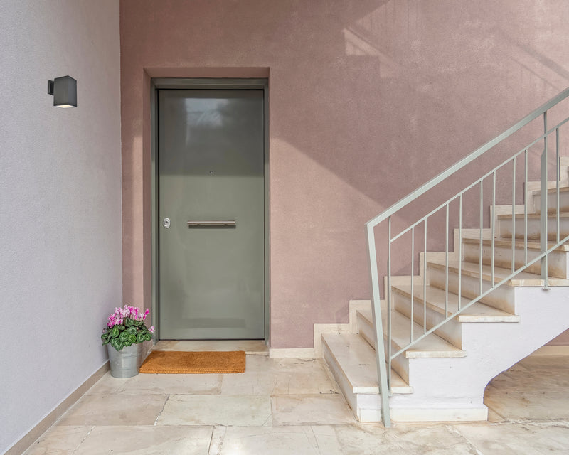 Outdoor Wall Mount<br /><span style="color:#4AB0CE;">Entrega: 4-10 dias en USA</span><br /><span style="color:#4AB0CE;font-size:60%;">PREGUNTE POR ENTREGA EN PANAMA</span><br />Collection: Raine<br />Finish: black