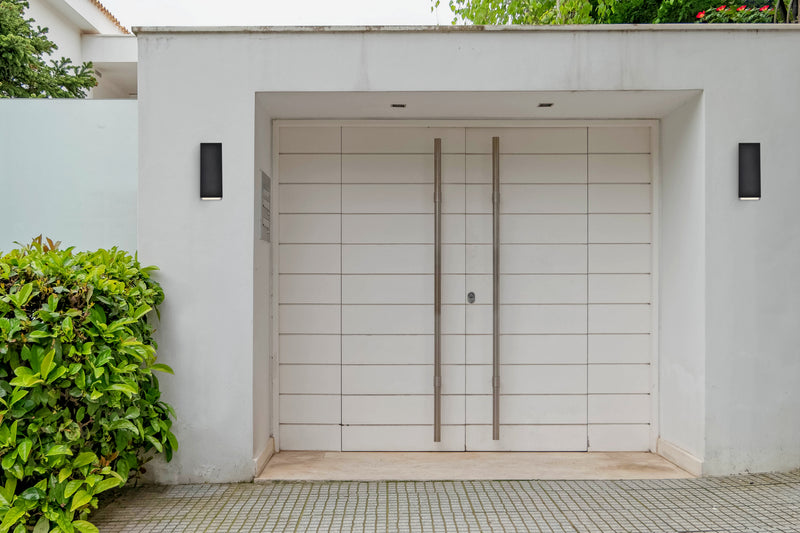 Outdoor Wall Mount<br /><span style="color:#4AB0CE;">Entrega: 4-10 dias en USA</span><br /><span style="color:#4AB0CE;font-size:60%;">PREGUNTE POR ENTREGA EN PANAMA</span><br />Collection: Raine<br />Finish: black