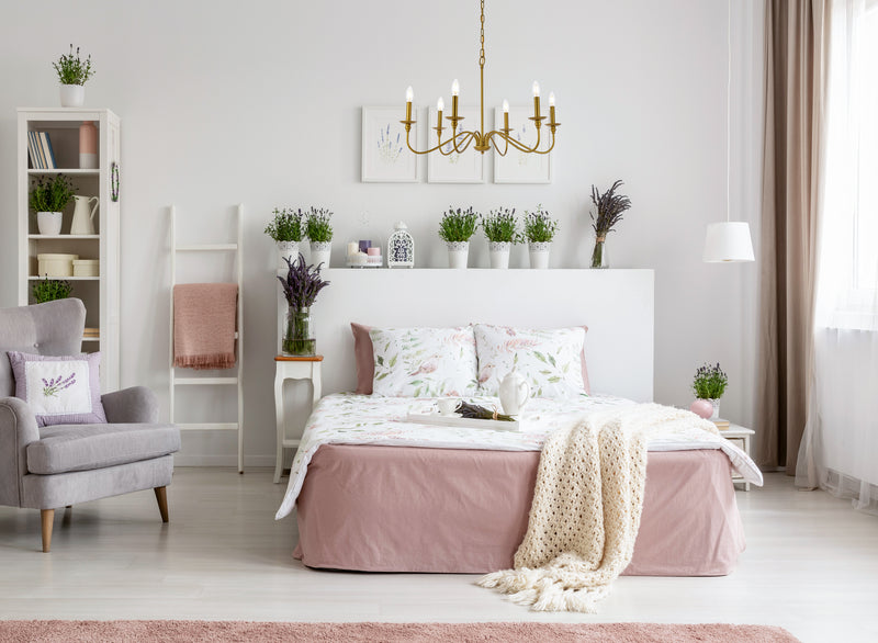 Six Light Chandelier<br /><span style="color:#4AB0CE;">Entrega: 4-10 dias en USA</span><br /><span style="color:#4AB0CE;font-size:60%;">PREGUNTE POR ENTREGA EN PANAMA</span><br />Collection: Rohan<br />Finish: Brass