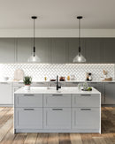 One Light Pendant<br /><span style="color:#4AB0CE;">Entrega: 4-10 dias en USA</span><br /><span style="color:#4AB0CE;font-size:60%;">PREGUNTE POR ENTREGA EN PANAMA</span><br />Collection: Belleview<br />Finish: Clear Glass/Matte Black
