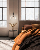 One Light Pendant<br /><span style="color:#4AB0CE;">Entrega: 4-10 dias en USA</span><br /><span style="color:#4AB0CE;font-size:60%;">PREGUNTE POR ENTREGA EN PANAMA</span><br />Collection: Jude<br />Finish: Clear Glass/Matte Black