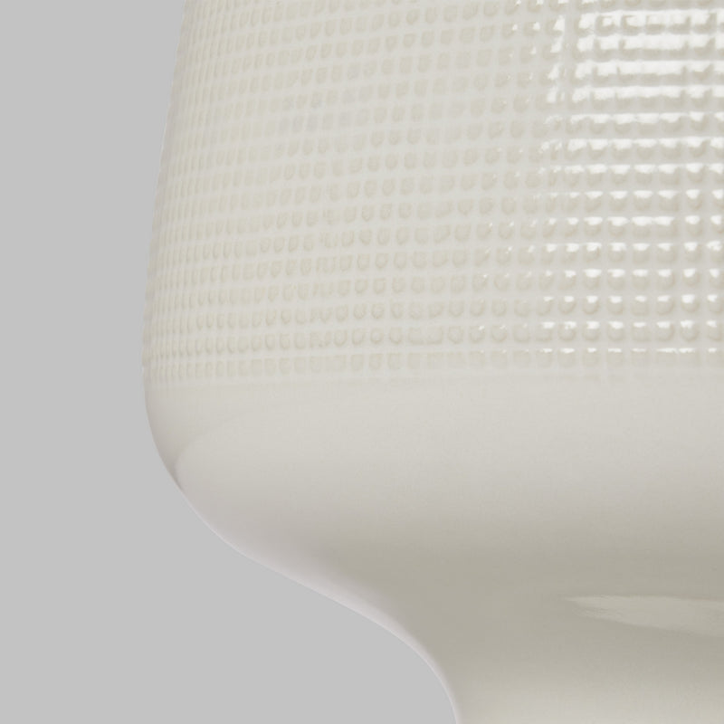 One Light Table Lamp<br /><span style="color:#4AB0CE;">Entrega: 4-10 dias en USA</span><br /><span style="color:#4AB0CE;font-size:60%;">PREGUNTE POR ENTREGA EN PANAMA</span><br />Collection: Ornella<br />Finish: New White