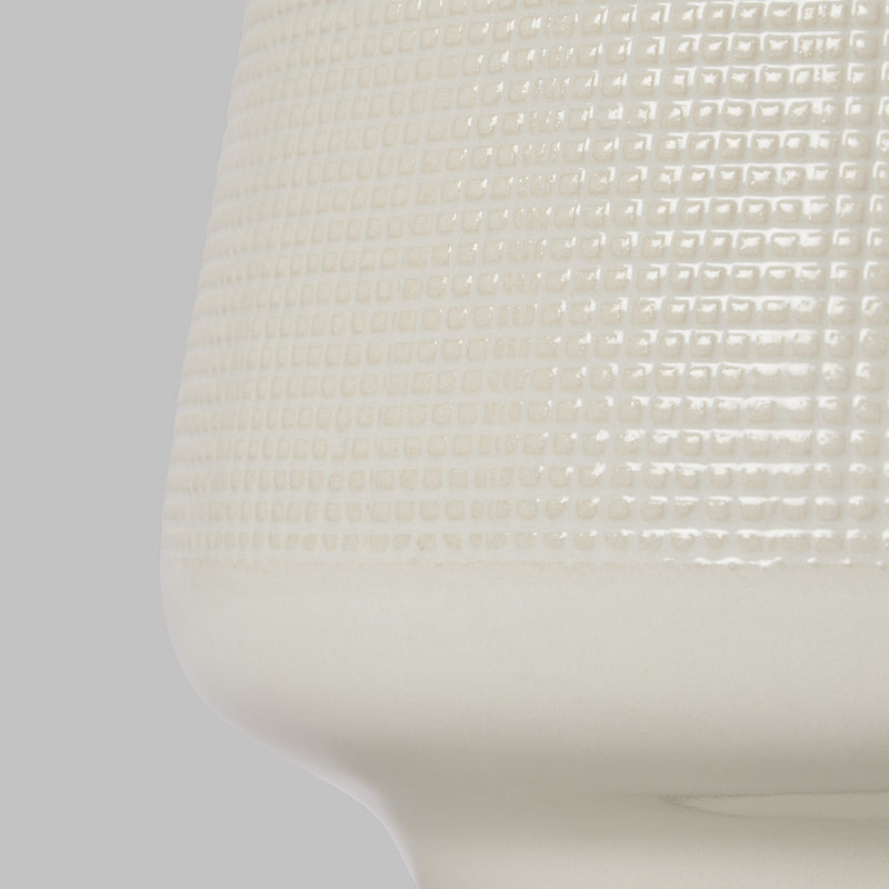 One Light Table Lamp<br /><span style="color:#4AB0CE;">Entrega: 4-10 dias en USA</span><br /><span style="color:#4AB0CE;font-size:60%;">PREGUNTE POR ENTREGA EN PANAMA</span><br />Collection: Ornella<br />Finish: New White