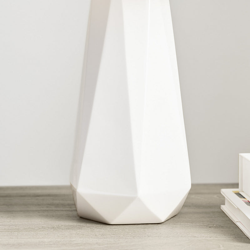 One Light Table Lamp<br /><span style="color:#4AB0CE;">Entrega: 4-10 dias en USA</span><br /><span style="color:#4AB0CE;font-size:60%;">PREGUNTE POR ENTREGA EN PANAMA</span><br />Collection: Moresby<br />Finish: Gloss White
