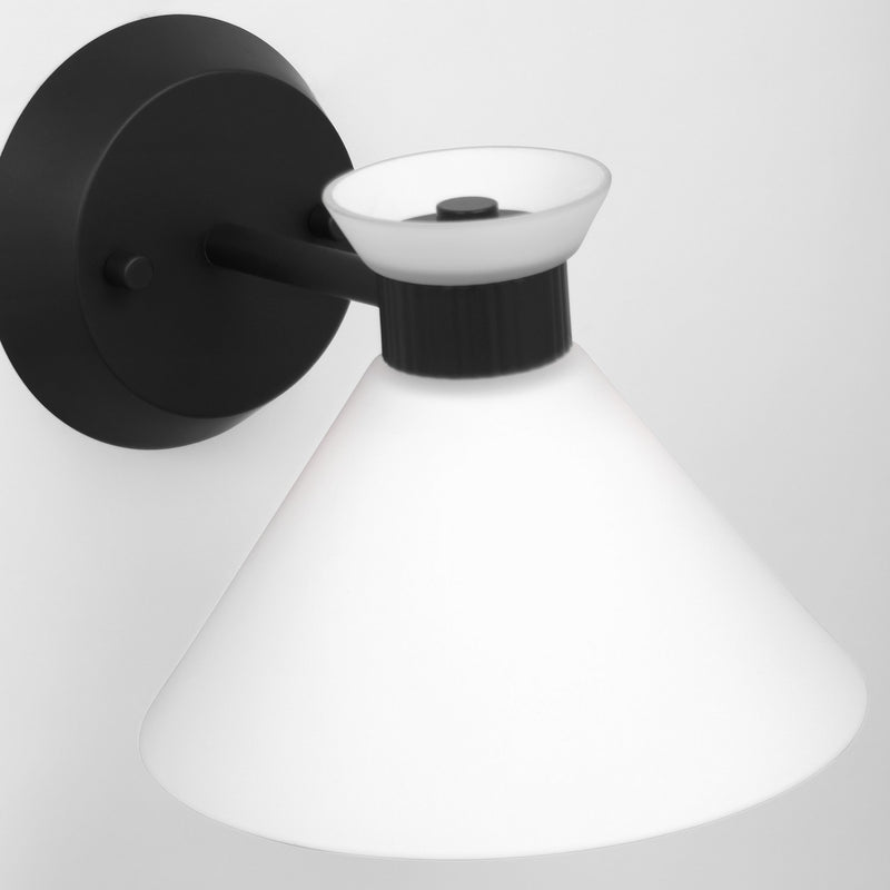 One Light Wall Sconce<br /><span style="color:#4AB0CE;">Entrega: 4-10 dias en USA</span><br /><span style="color:#4AB0CE;font-size:60%;">PREGUNTE POR ENTREGA EN PANAMA</span><br />Collection: Belcarra<br />Finish: Midnight Black