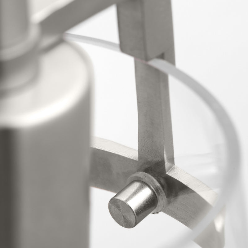 One Light Wall Sconce<br /><span style="color:#4AB0CE;">Entrega: 4-10 dias en USA</span><br /><span style="color:#4AB0CE;font-size:60%;">PREGUNTE POR ENTREGA EN PANAMA</span><br />Collection: Crofton<br />Finish: Brushed Steel