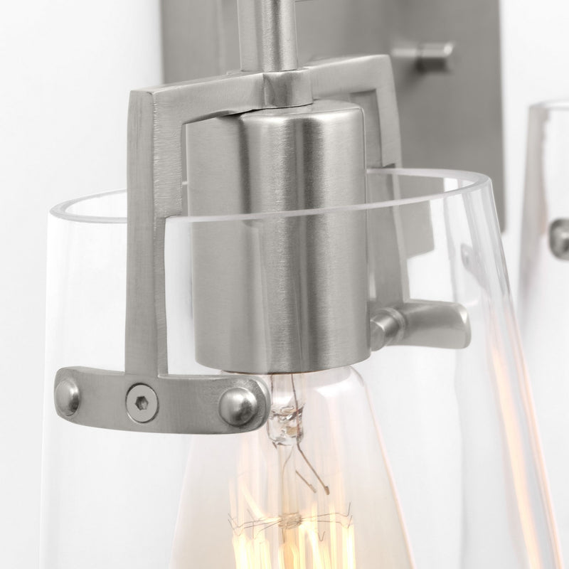 Three Light Bath<br /><span style="color:#4AB0CE;">Entrega: 4-10 dias en USA</span><br /><span style="color:#4AB0CE;font-size:60%;">PREGUNTE POR ENTREGA EN PANAMA</span><br />Collection: Crofton<br />Finish: Brushed Steel