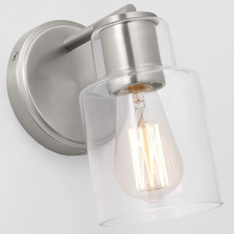 One Light Wall Sconce<br /><span style="color:#4AB0CE;">Entrega: 4-10 dias en USA</span><br /><span style="color:#4AB0CE;font-size:60%;">PREGUNTE POR ENTREGA EN PANAMA</span><br />Collection: Sayward<br />Finish: Brushed Steel