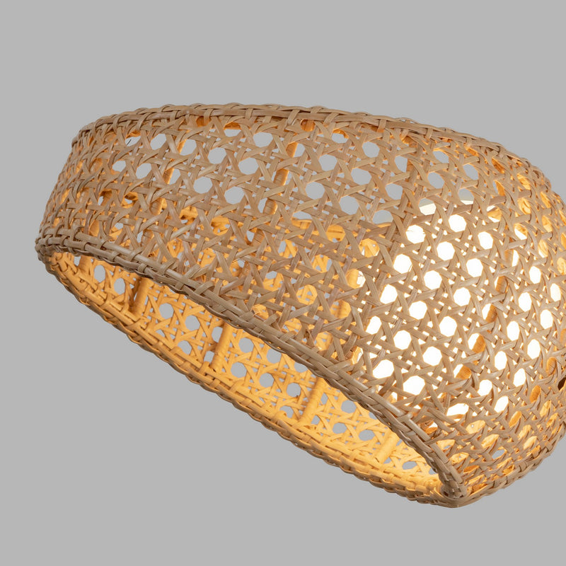 LED Chandelier<br /><span style="color:#4AB0CE;">Entrega: 4-10 dias en USA</span><br /><span style="color:#4AB0CE;font-size:60%;">PREGUNTE POR ENTREGA EN PANAMA</span><br />Collection: Lanai<br />Finish: Black/Opal Glass