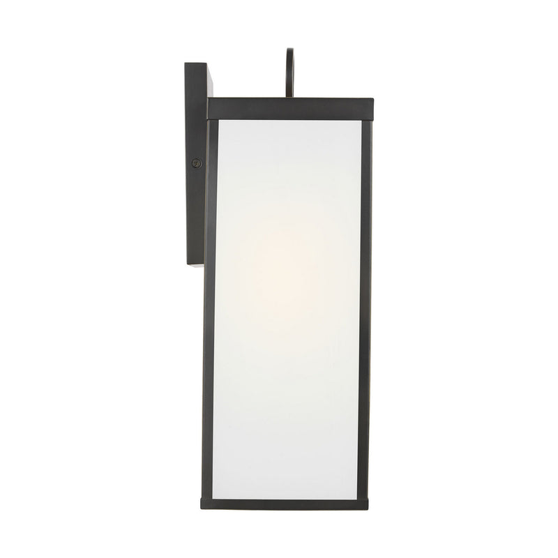 One Light Wall Lantern<br /><span style="color:#4AB0CE;">Entrega: 4-10 dias en USA</span><br /><span style="color:#4AB0CE;font-size:60%;">PREGUNTE POR ENTREGA EN PANAMA</span><br />Collection: Howell<br />Finish: Antique Bronze