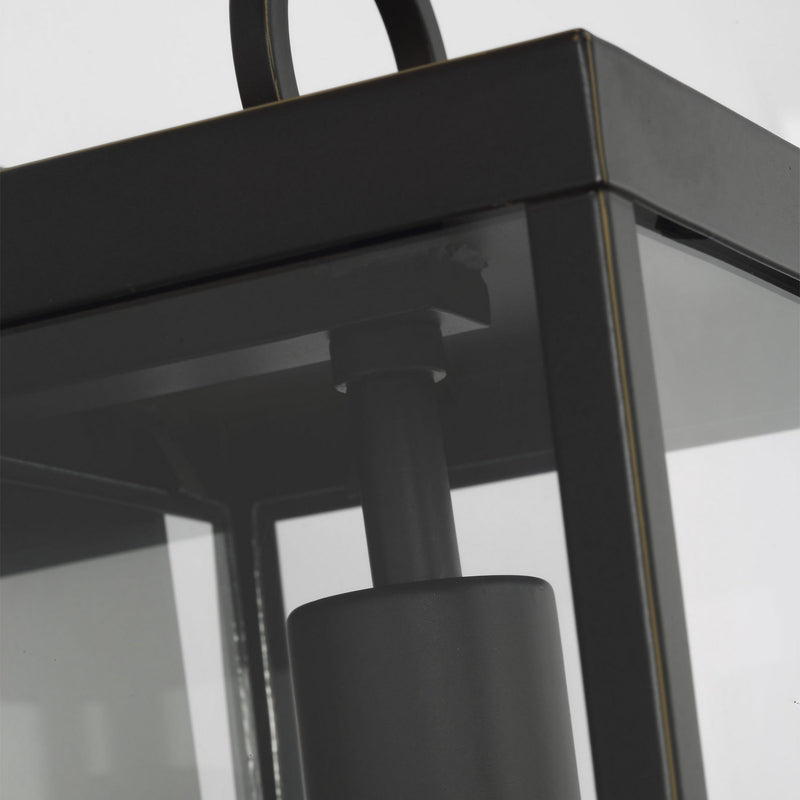 One Light Wall Lantern<br /><span style="color:#4AB0CE;">Entrega: 4-10 dias en USA</span><br /><span style="color:#4AB0CE;font-size:60%;">PREGUNTE POR ENTREGA EN PANAMA</span><br />Collection: Howell<br />Finish: Antique Bronze