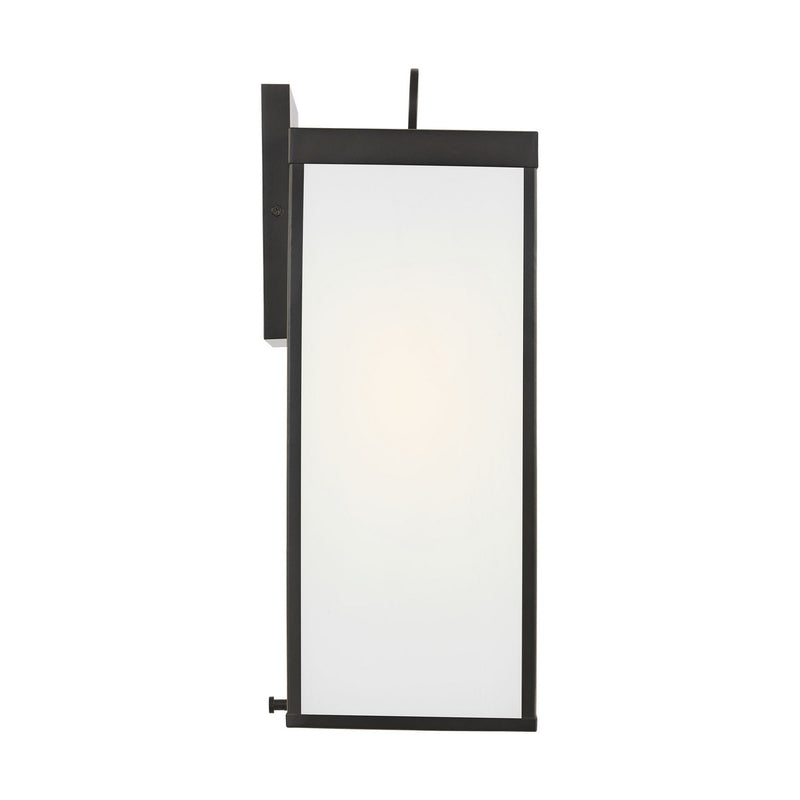 One Light Wall Lantern<br /><span style="color:#4AB0CE;">Entrega: 4-10 dias en USA</span><br /><span style="color:#4AB0CE;font-size:60%;">PREGUNTE POR ENTREGA EN PANAMA</span><br />Collection: Howell<br />Finish: Antique Bronze