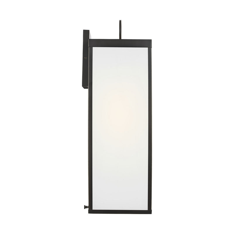 One Light Wall Lantern<br /><span style="color:#4AB0CE;">Entrega: 4-10 dias en USA</span><br /><span style="color:#4AB0CE;font-size:60%;">PREGUNTE POR ENTREGA EN PANAMA</span><br />Collection: Howell<br />Finish: Antique Bronze