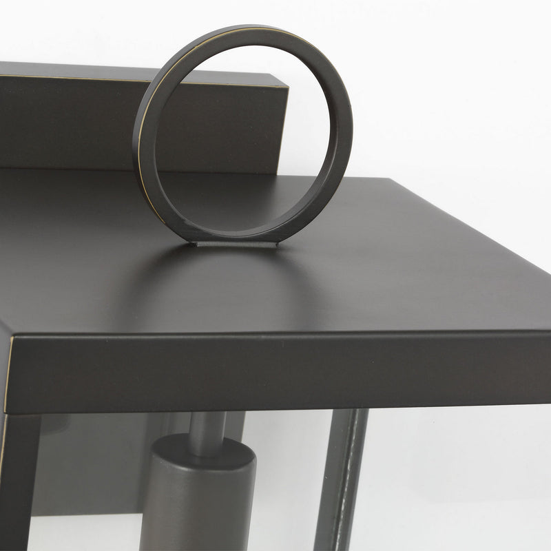 One Light Wall Lantern<br /><span style="color:#4AB0CE;">Entrega: 4-10 dias en USA</span><br /><span style="color:#4AB0CE;font-size:60%;">PREGUNTE POR ENTREGA EN PANAMA</span><br />Collection: Howell<br />Finish: Antique Bronze